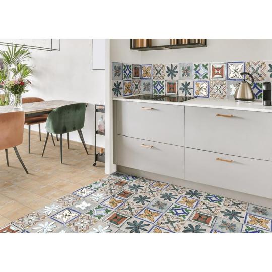 mediterran kezzel festett mintas csempe konyha furdoszoba szines vidam klasszikus vintage.jpg